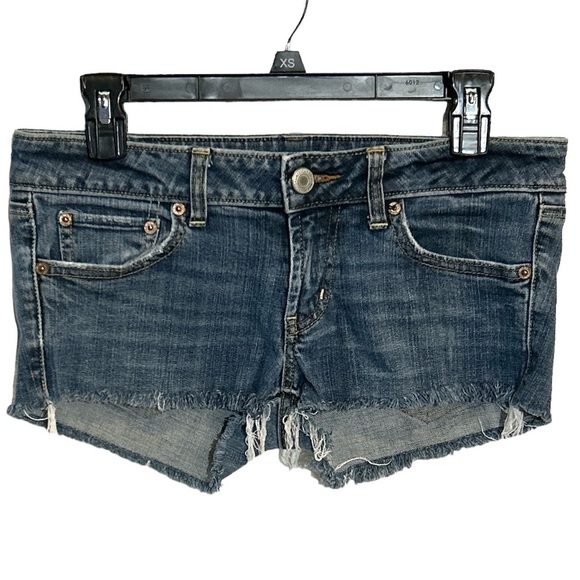Women’s Junior’s American Eagle Favorite Boyfriend Jean Shorts Size 6 Frayed Hem - Picture 1 of 3